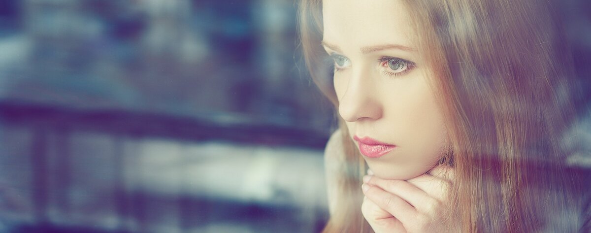 В бытность мою случилось мне отлежать в одной больнице, на женском этаже. Встречались там разные люди с историями от которых теплело на душе, а иногда и волосы вставали дыбом. Расскажу о двух разных женщинах.