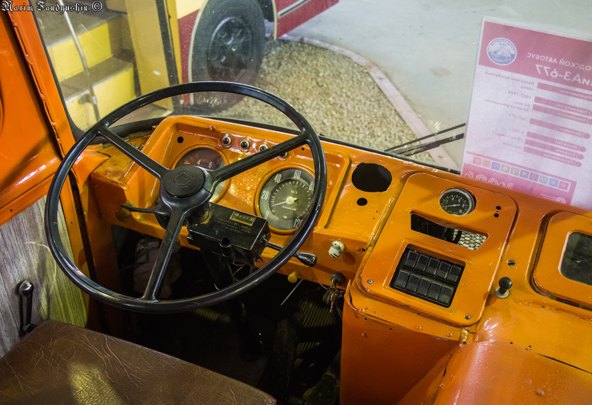 Кабина автобуса ЛиАЗ-677 Санитарный.  Фото: Максим Фандюшин