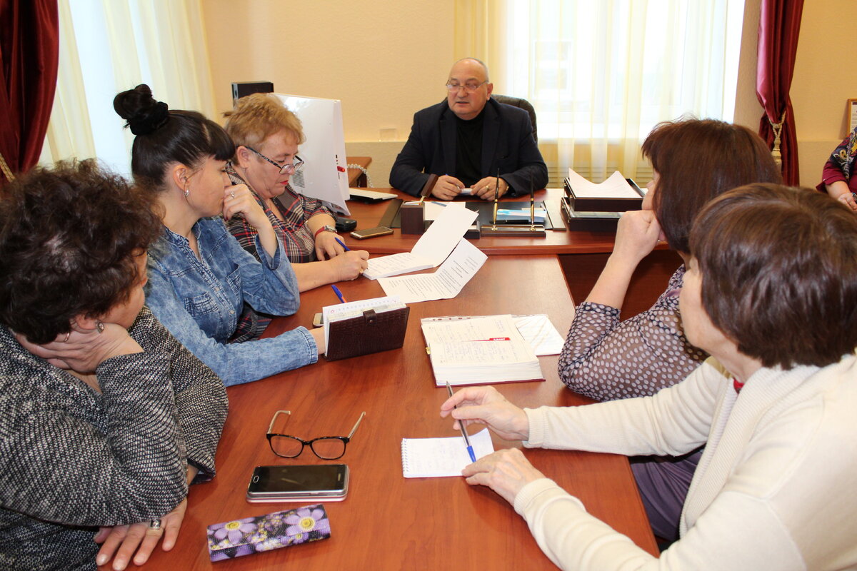 Вот уже два десятилетия в нашей стране в последнее воскресенье  ноября отмечается красивый и добрый праздник – День матери. Он стал  одним из самых любимых праздников в каждой семье, ведь для детей любого  возраста мама остается самым главным человеком на всю жизнь. Именно этой  дате было посвящено очередное заседание Высокогорского районного  отделения Общественной организации татарских женщин «Ак калфак».     