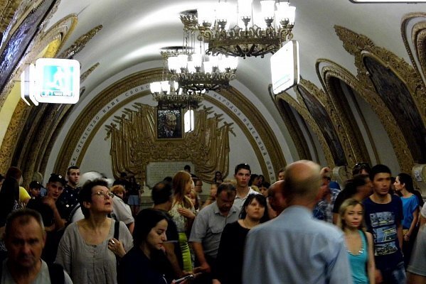 Переехав в Москву совсем недавно, изрядно поменять свое представление о столице и москвичах я уже успел. Ощутил на себе разницу между туризмом и эмиграцией, так сказать. И выводы для себя сделал довольно неожиданные. 