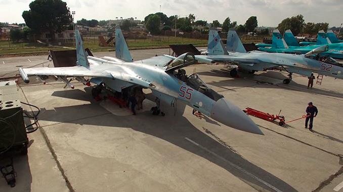 Истребители Су-35С и фронтовые бомбардировщики Су-34 на авиабазе Хмеймим. Сирия