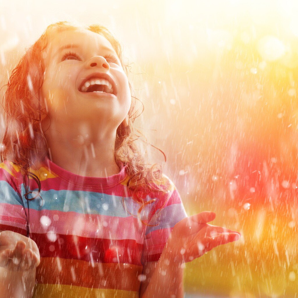 Дети всегда счастливы. Они пока не знают про ненастье в жизни