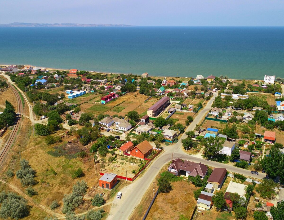 Азовское море краснодарский. Посёлок Ильич Темрюкский район. Тамань поселок Ильич. Посёлок Ильич Азовское море. Поселок Ильич Краснодарский край море.