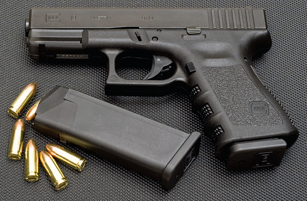 Пистолет "Глок 19"