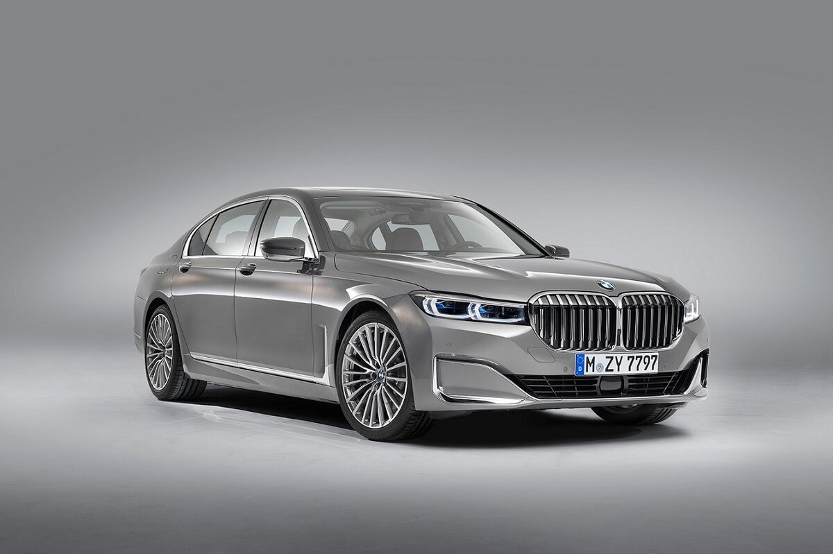 "BMW"  было официально представлено новое поколение легендарной «семёрки» BMW 7-Series