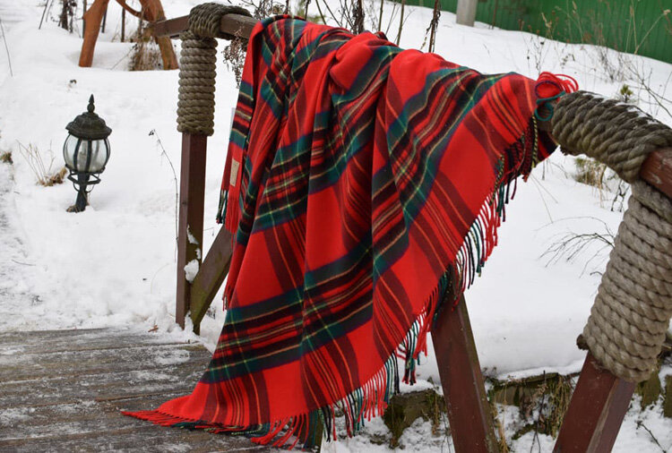 Рубиново-красный плед Rebel от фирмы Steinbeck