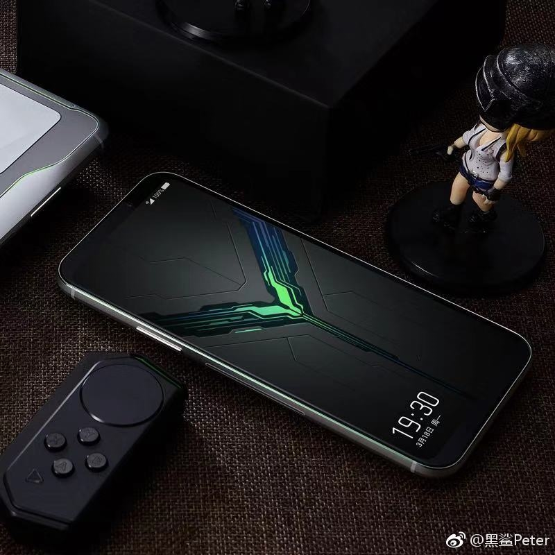 Руководитель бренда Wu Shimin опубликовал фото в  соцсети Weibo официальными изображениями новинки.