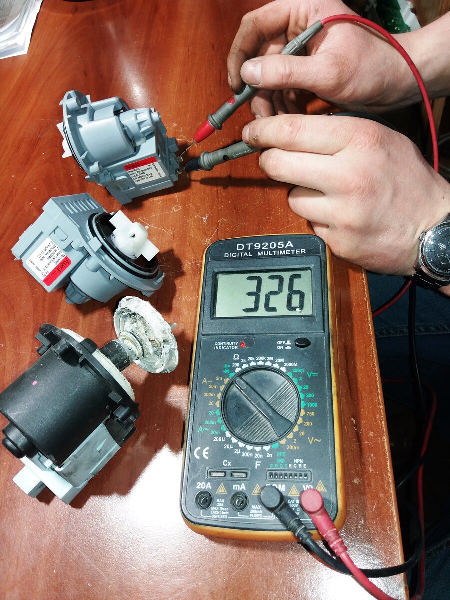 Разбитые насосы от стиральных машин и прозвонка нового.