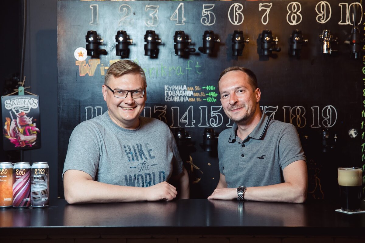 Василий и Константин создали бизнес на любви к хорошему пиву и открыли бар 