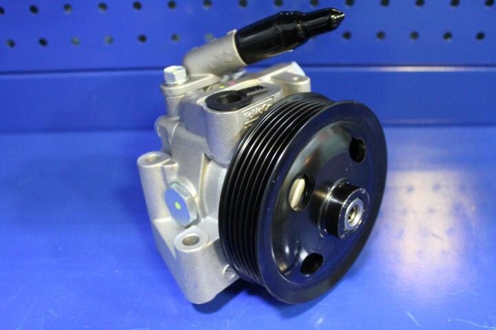 На снимке ГУР, гидро усилитель руля.