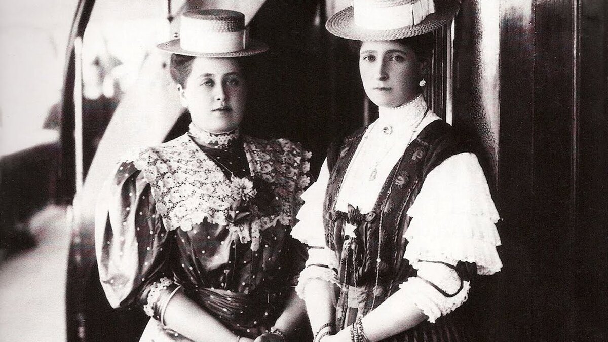 Императрица Александра Федоровна и ее фрейлина Анна Вырубова