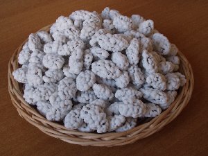 Миндаль - очень вкусные и питательные орехи.