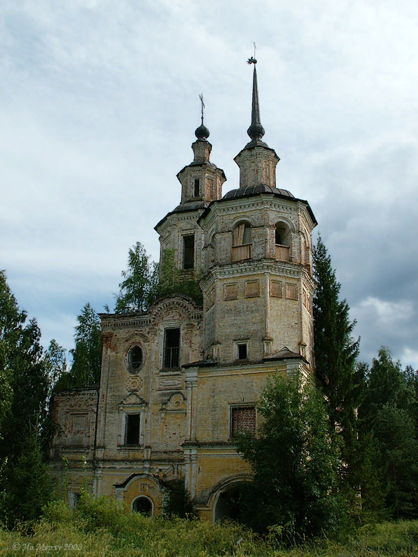 Успеть увидеть: 6 уникальных храмов России, которые могут скоро исчезнуть