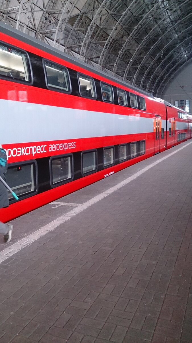 Жена в одну сторону я в другую .