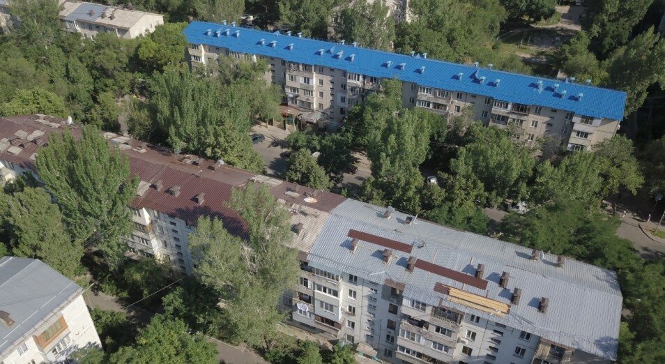 В Алматы развернулся новый скандал, сравнимый по накалу с незаконной арендой подвалов, построенных по госпрограмме. Inbusiness.kz разбирался в ситуации. 
Подробнее: https://inbusiness.kz/ru/news/nepozvolitelnaya-roskosh-kapitalnyj-remont-krysh-obernulsya-skandalom
Любое использование материалов допускается только при наличии гиперссылки на inbusiness.kz
