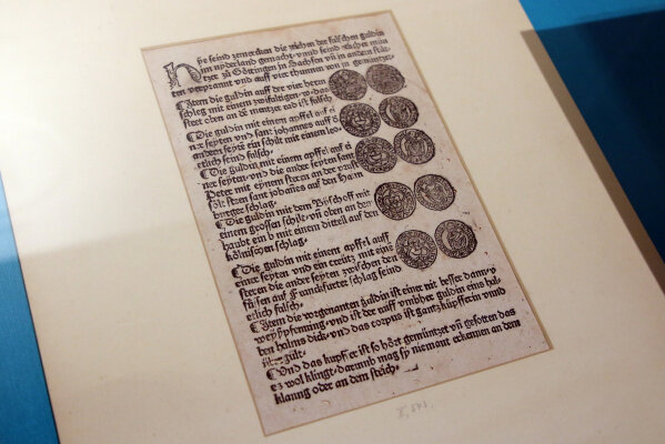 Листовка «Признаки фальшивых гульденов, выпущенных в Нидерландах», изданная в Аугсбурге в типографии Иоганна Шёншпергера (ок. 1482 г.) для предотвращения хождения гульденов с пониженным содержанием драгоценных металлов (источник artchive.ru)