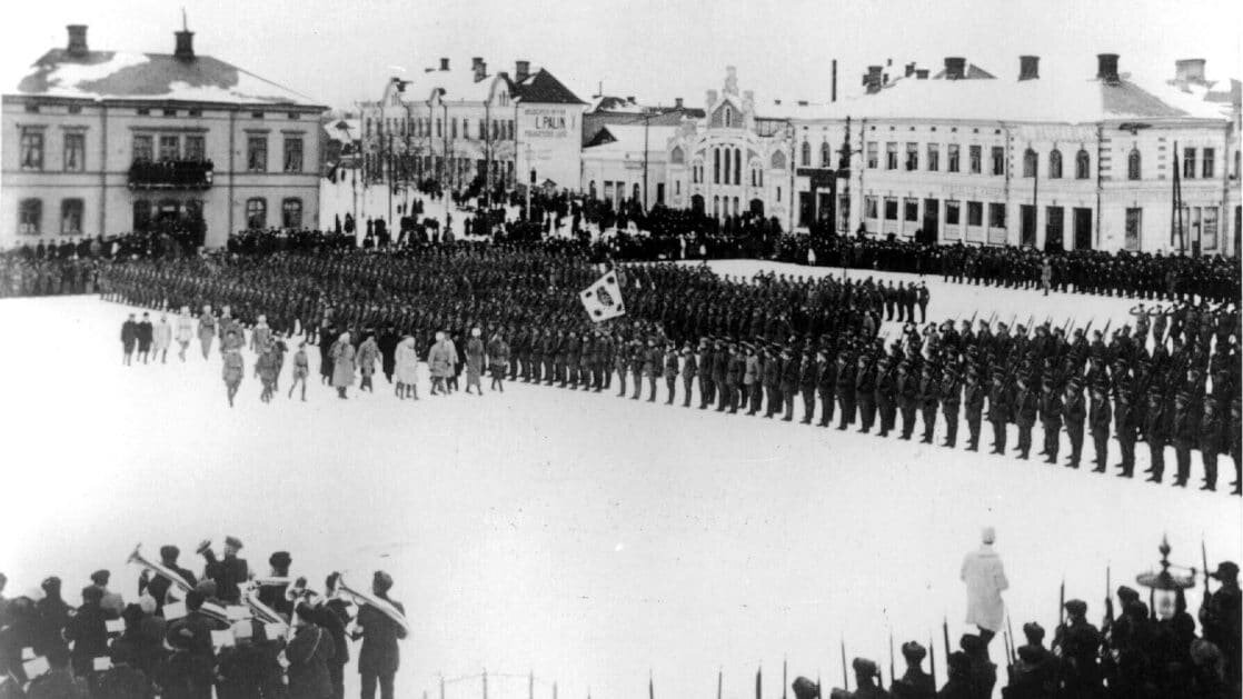 Парад в вернувшихся в Финляндию егерей в городе Вааса 26 февраля 1918 означал начало конца красных. Фото: LEHTIKUVA / ARKISTO