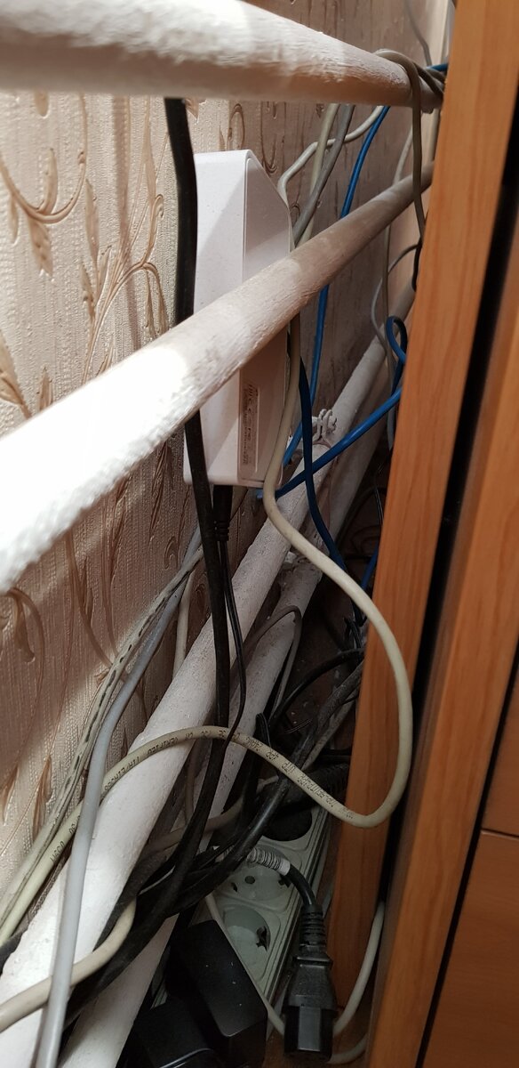 Вот несколько фотографий моей беды... И подобная ситуация везде :(