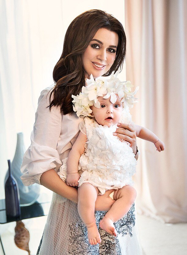 Анастасия Заворотнюк и маленькая дочь.