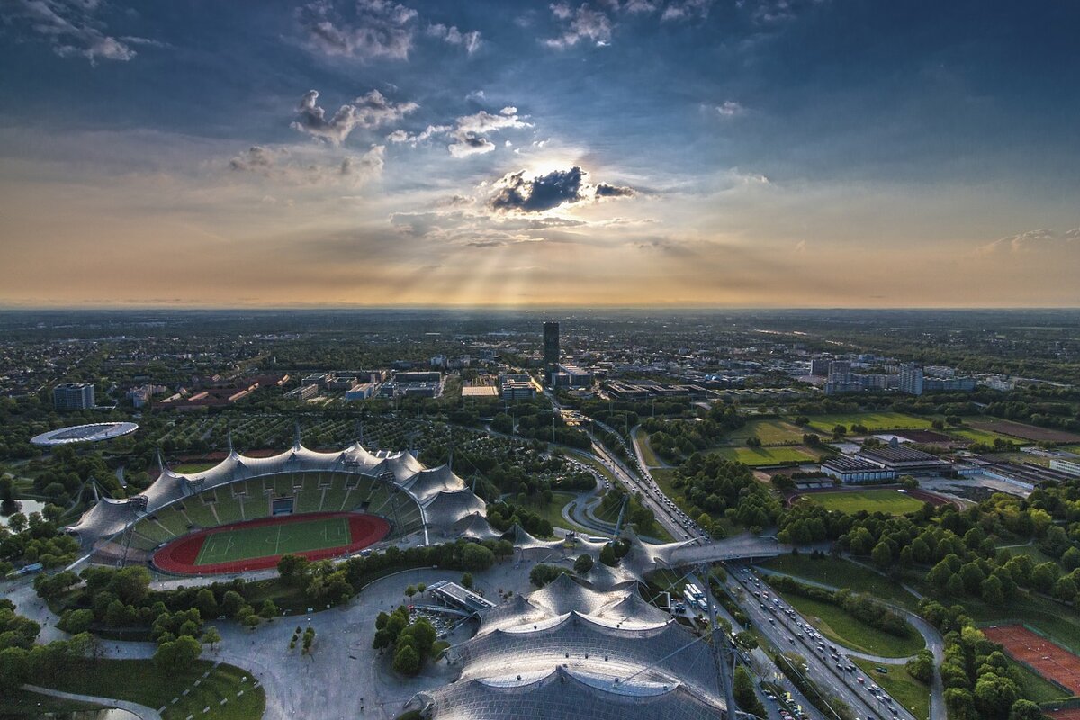 https://pixabay.com/photos/munich-olympia-tower-tv-tower-640839/