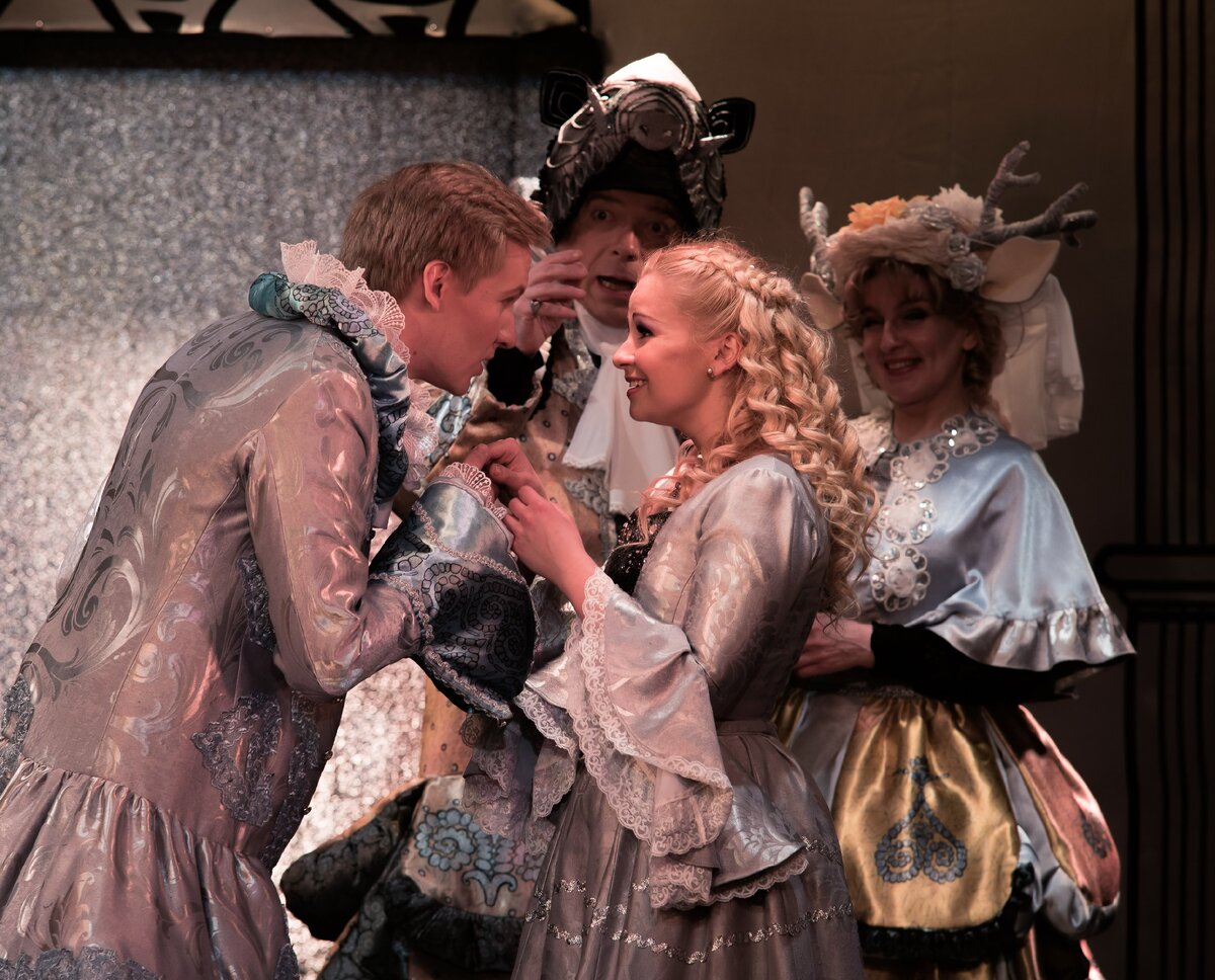 Сцены из спектакля "Щелкунчик и Мышиный король" в театре Экспромт