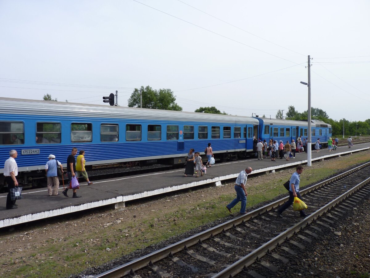 Выгоничи брянск электричка. Брянск Карачев электричка. Станция Карачев Брянская область электрички на станции. Карачев Брянск. Дорога на Карачев.