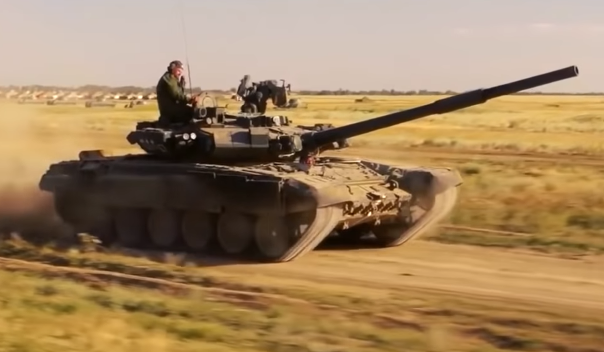 Танк Т-90 на учениях в России