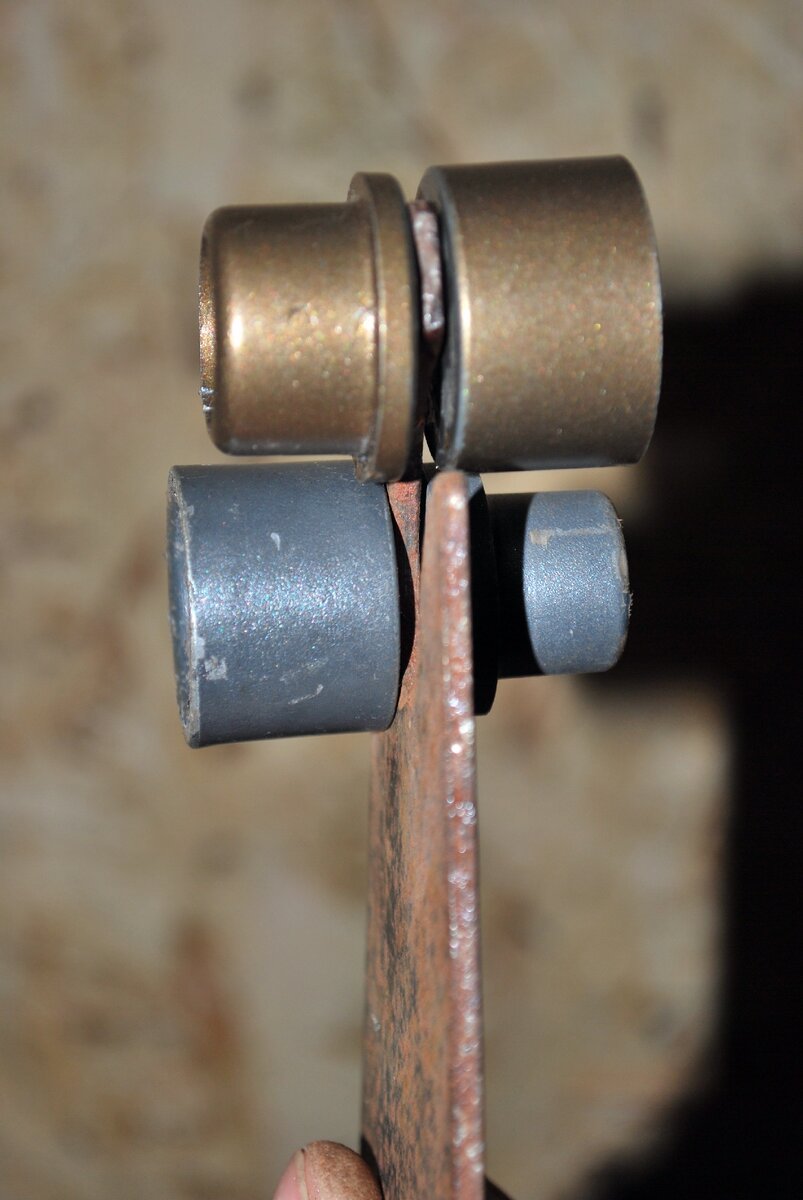 Покупная насадка на 25 золотистая и на 20 серебряная. Утюг из хлама для ПВХ труб