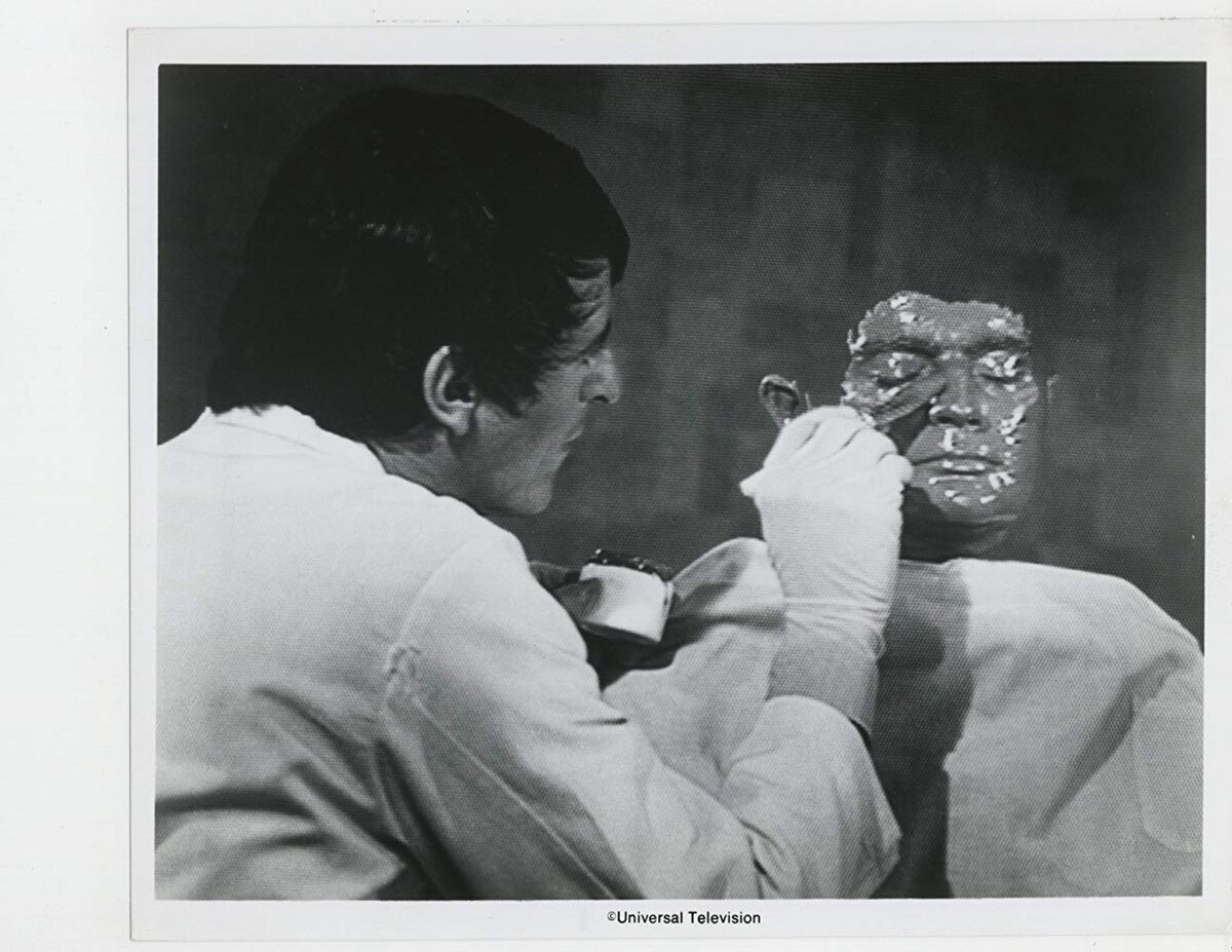 Кадр из сериала "Человек-невидимка" 1975 г.