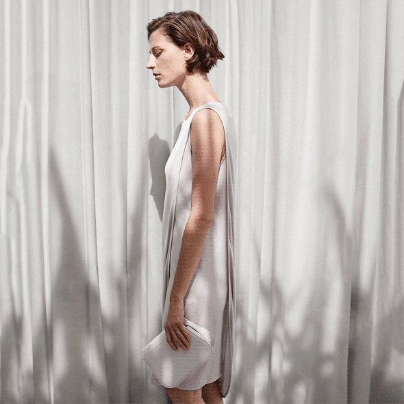 ва Крыловапокупает основательные вещи