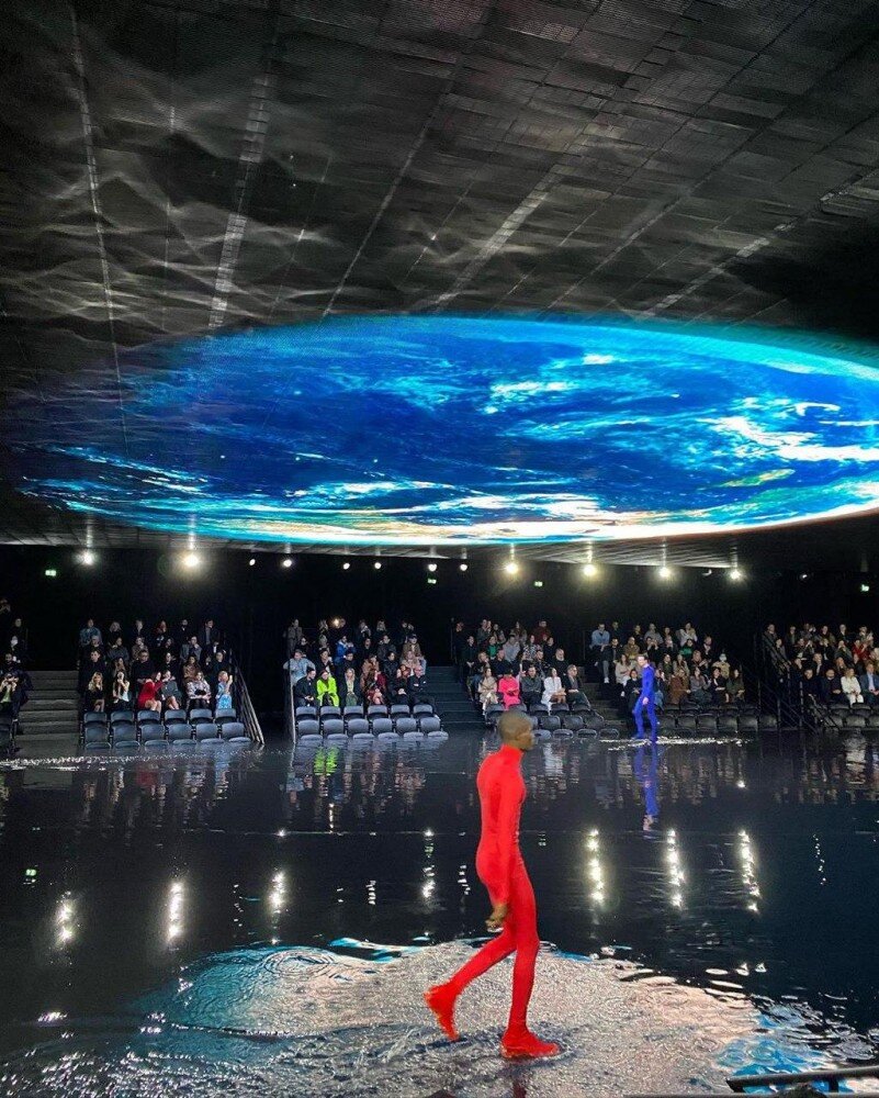 Balenciaga.Paris Fashion Week 2020. Фото by Vogue Paris https://www.instagram.com/p/B9ML1y2oRQq