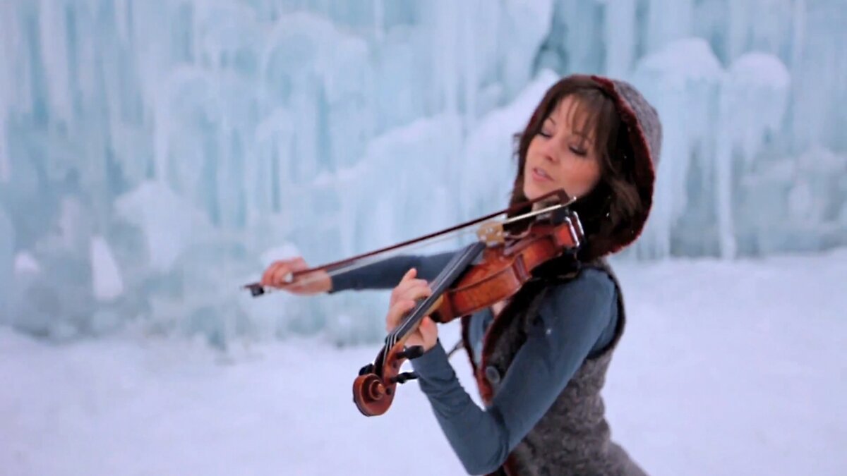 Lindsey Stirling. Кадр из клипа "Crystallize"