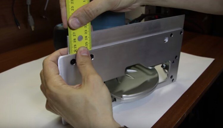 Подошвы для циркулярных пил. Шина направляющая для циркулярной пилы wolfcraft 6910000. Направляющая для циркулярной пилы под 45 градусов. Адаптер для диска циркулярной пилы. Стол для циркулярной пилы интерскол.