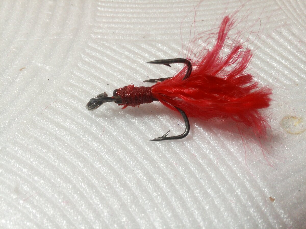 Если есть капроновая нить красная, используйте лучше её.