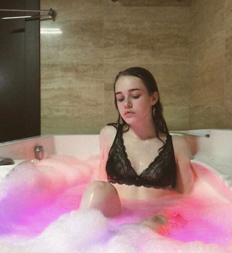 Родители сони акимовой, в данный момент в поисках, тово мильонера, который лишил девственность 17 летней, девочки, Родители девочки написали заявление за износилование не совершенно летней девочки, что ждёт Мильонера, ждите дальше 