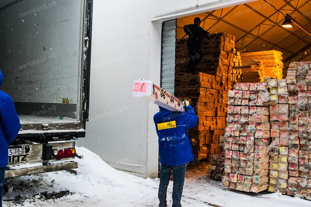 Вагонка из лиственницы на складе