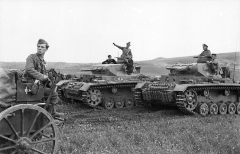 Немецкие Pz III в Югославии.