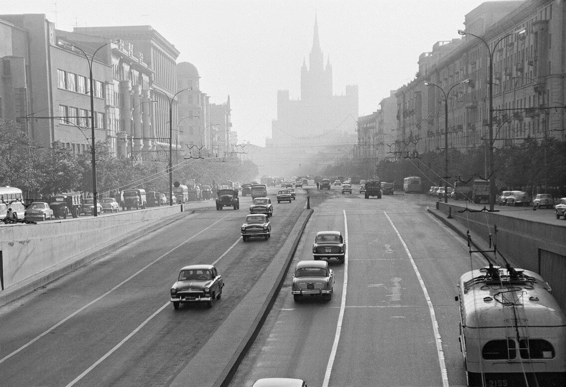 Дорога ссср. Москва 1971 год. Автомагистраль СССР. СССР 1971 год улицы Москвы. Советские дороги.