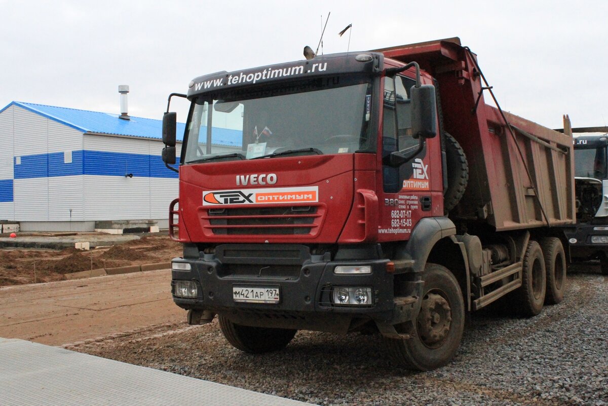 Самосвал IVECO TRAKKER 380 компании Техоптимум