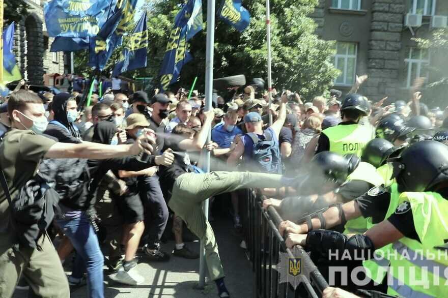 Харьков площадь свободы сейчас. Разрушенные города украины. Праворадикалы. Удары по о киеву банковой. Удары по о киеву банковой.