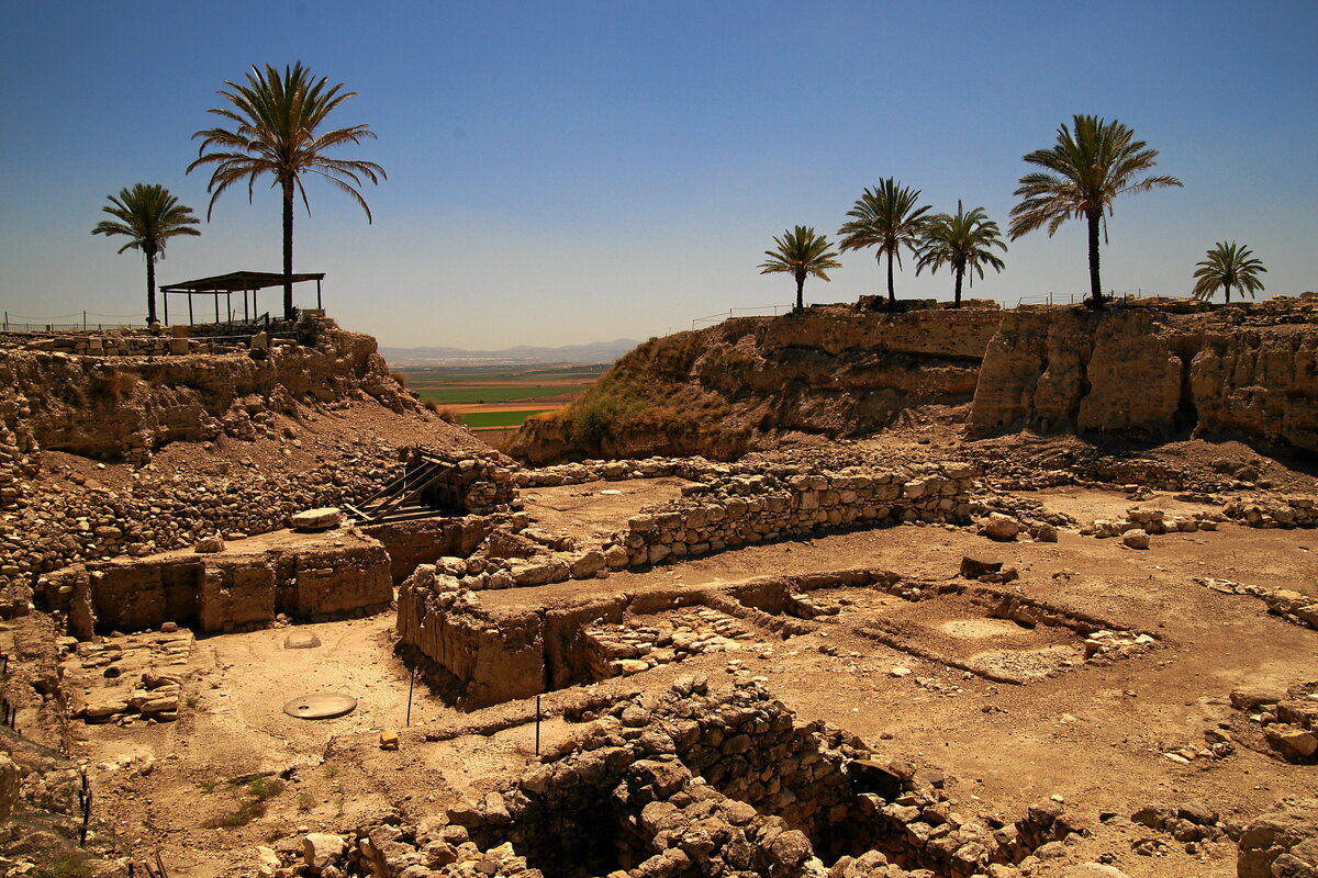 Холм Мегиддо. Руины.