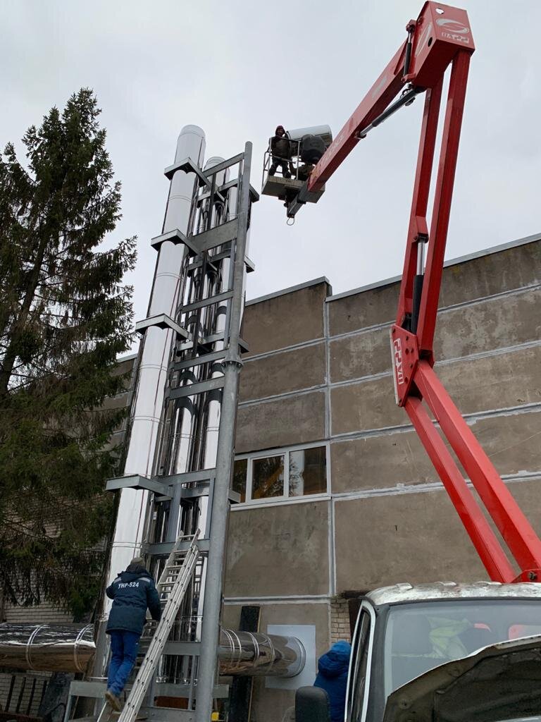 Промышленная дымовая труба.