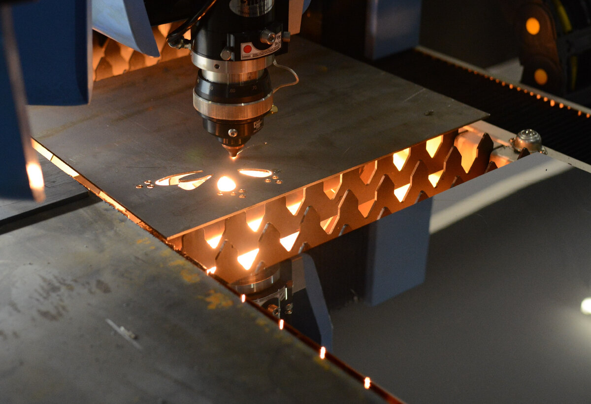 Фигурная резка металла на лазерном станке по металлу LiMark