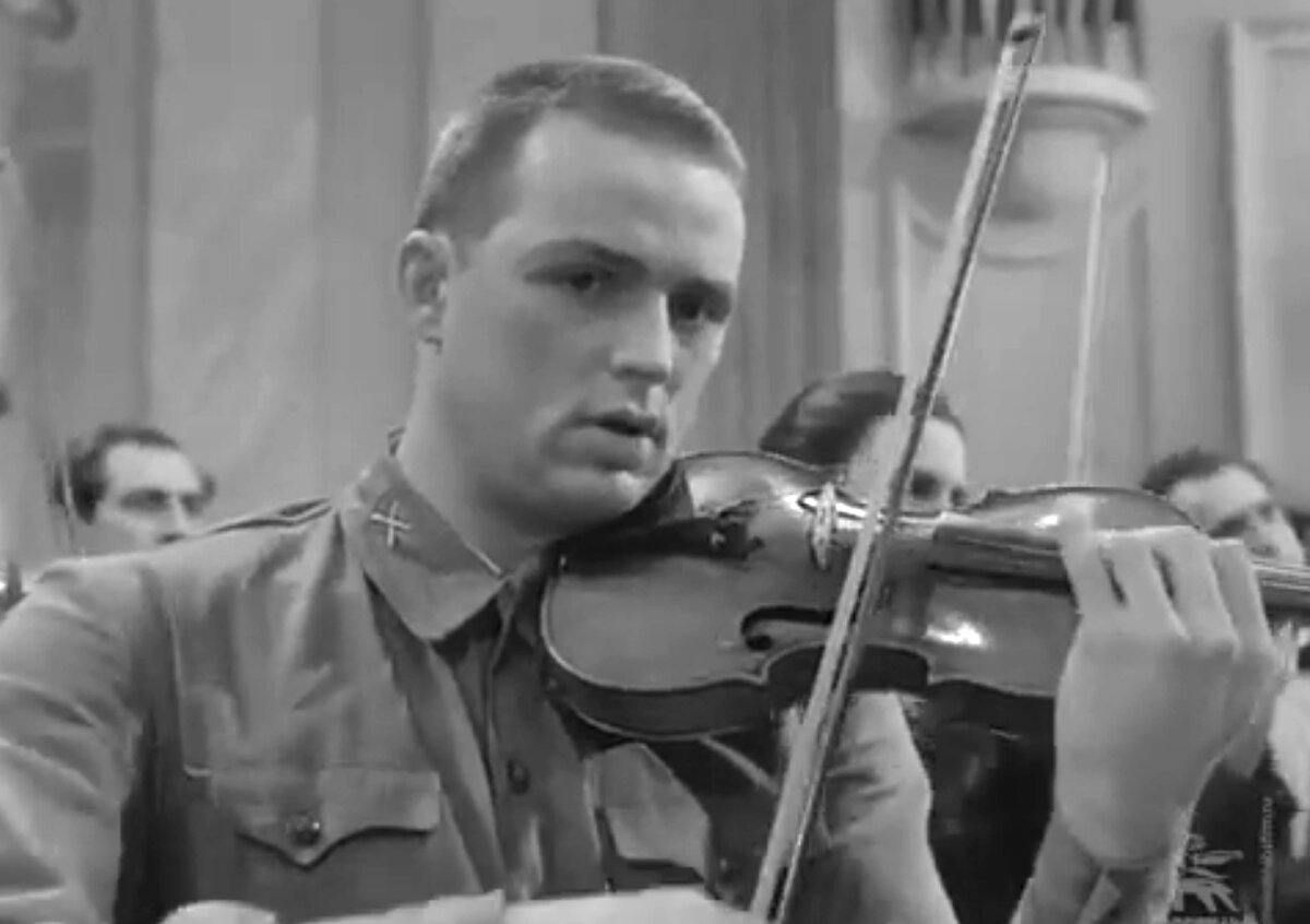 Кадр из кинофильма "Ленинградская симфония", 1957 г., режиссер и сценарист Захар Аграненко, композиторы Вениамин Баснер, Дмитрий Шостакович (скриншот)