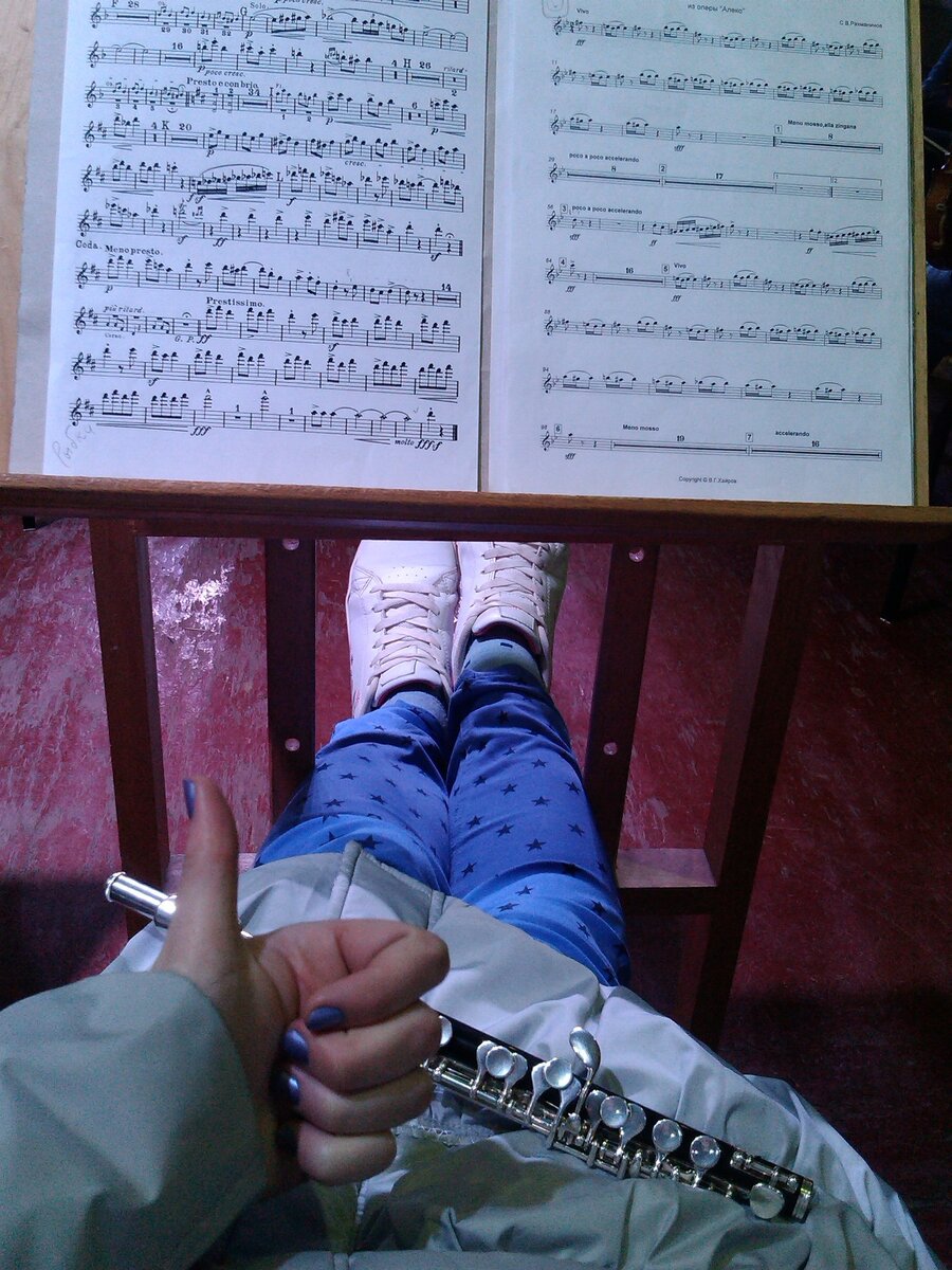 Тот самый 2014 год. На репетиции оркестра в концертном зале сидим в куртках, даже тепловые пушки не помогают.