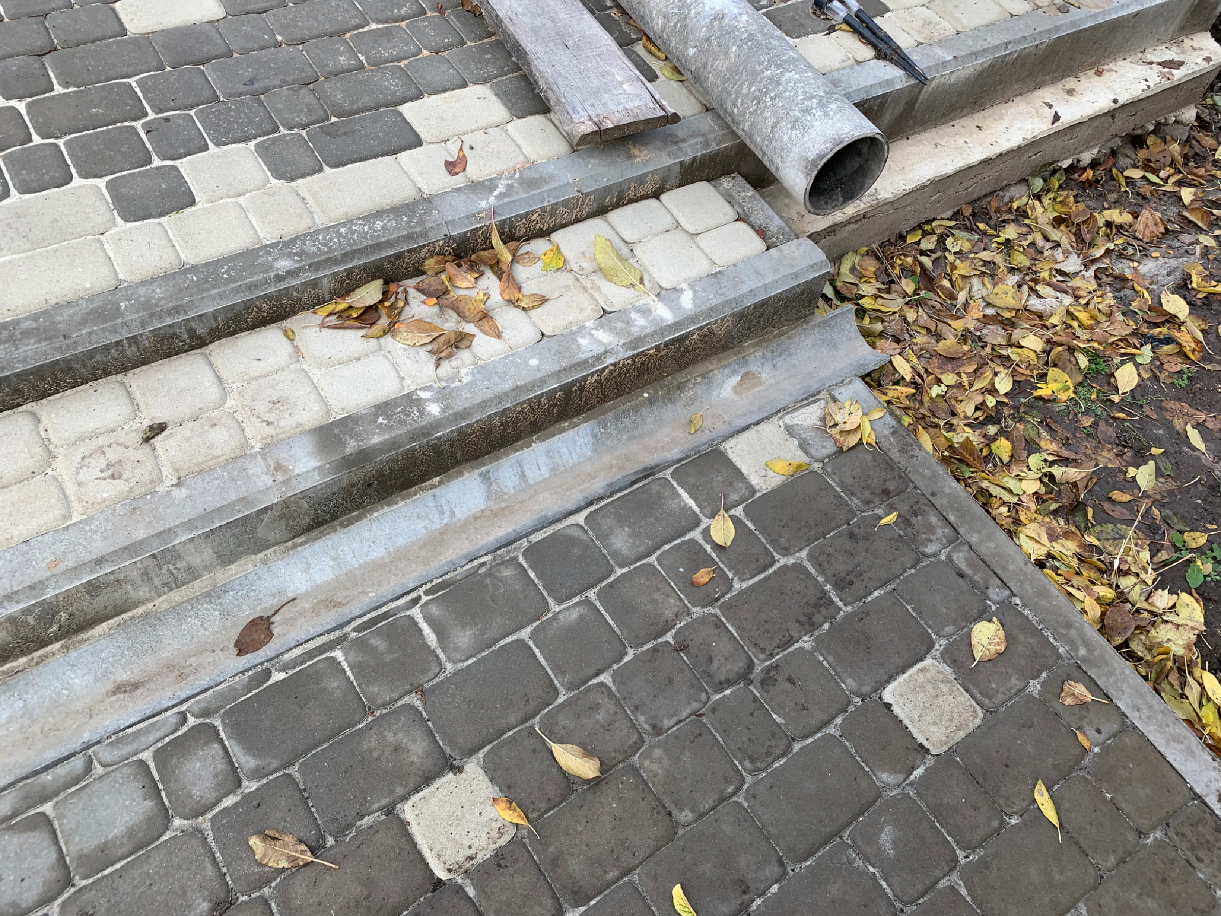 Отвёл воду с участка, не купив ни одного дождевого лотка. Зачем тратить деньги, если есть решение проще? (Много фото)3