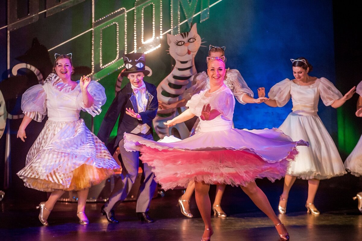 Мюзикл «Кошкин дом» // Фото со страницы СевТЮЗа в ВКонтакте 