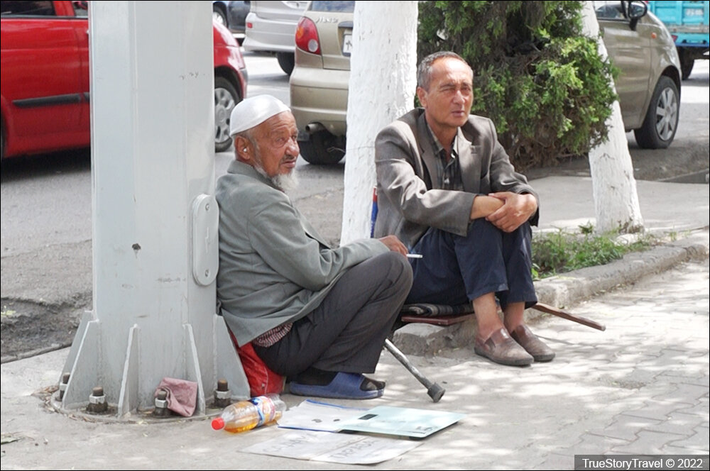 Киргизия - Как кыргызы зарабатывают на улице? Лохотроны, скупка и кефир