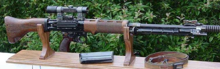 Винтовка FG 42 Fallschirmjägergewehr 42 с прицелом ZF4