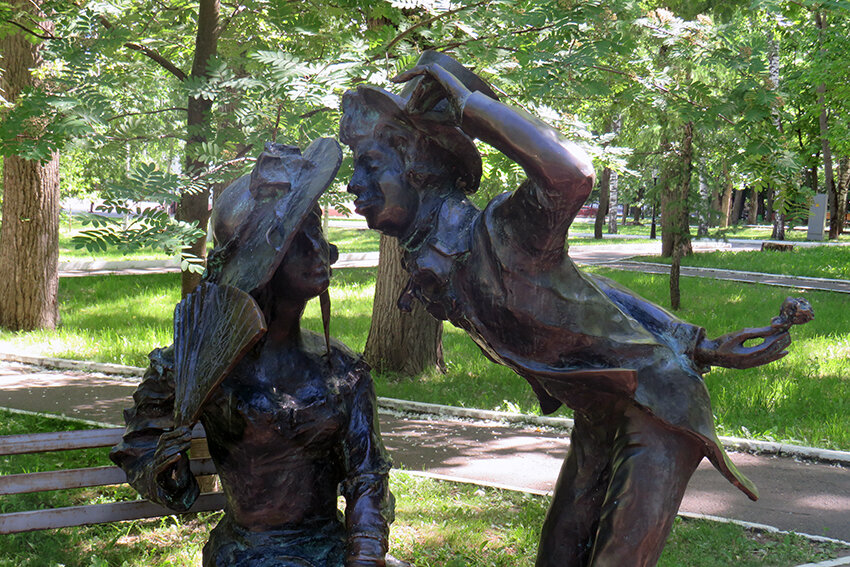 Уютные зеленые аллеи, интересные тематические площадки, веселые аттракционы - все это делает парк имени Пушкина в Саранске излюбленным местом отдыха.-9-2